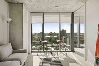 2111 E 21st St, Chicago, IL 60616