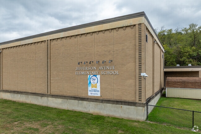 Jefferson Avenue Elementary School has 234 students in grades PK, K-2.