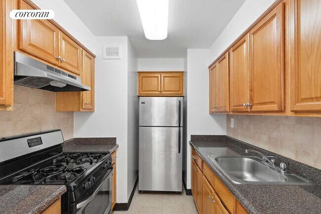 Seven Pines Tower, Yonkers, NY 10701 - photo 3