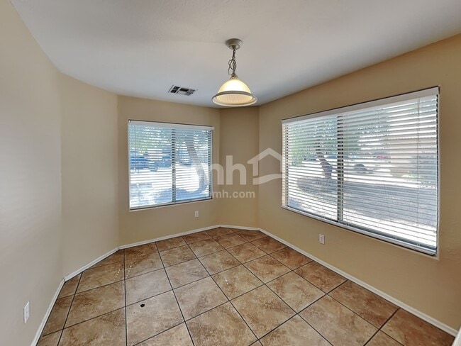 7024 W Rose Ln, Glendale, AZ 85303 - photo 5