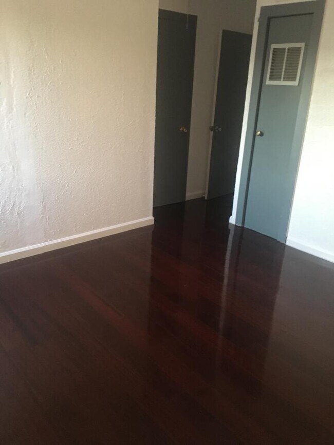 595 N L St unit Apartment, Livermore, CA 94551 - photo 2