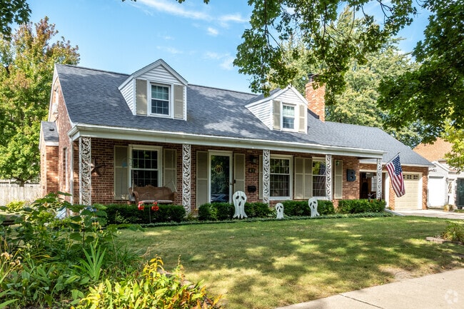 Large, shady trees surround many homes in Iowa Falls.