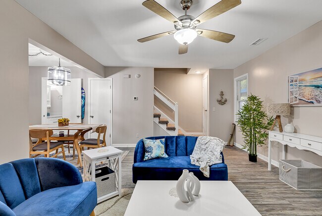 403 71st Ave N unit 11 Stay 12mos plus, Myrtle Beach, SC 29572 - photo 3