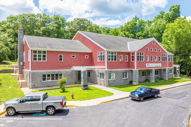 Locals love the Waterford Country School for it's convenient location and excellent staff.