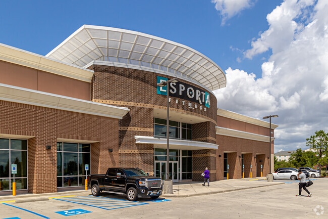 Esporta Fitness serves local residents in Airline/Jefferson.