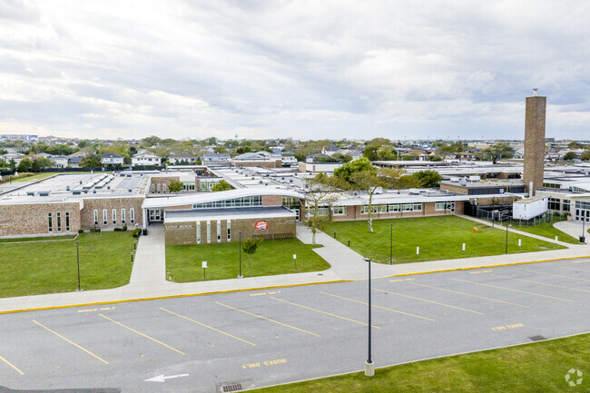 Lido Elementary School in Lido Beach has 523 students in grades PK, K-5 with a ratio of 15 to 1.