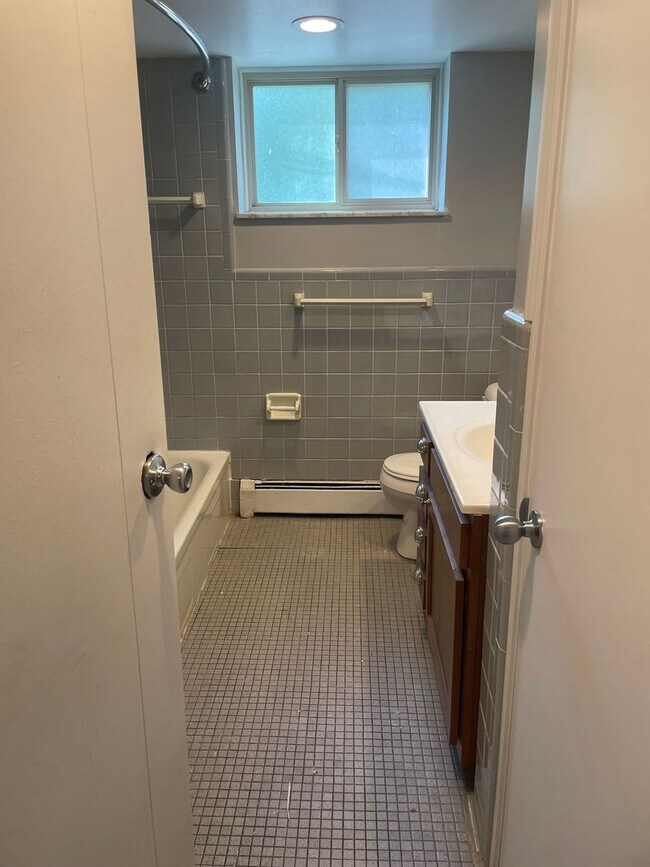 539 Lowell Ave unit 539-12, Cincinnati, OH 45220 - photo 6