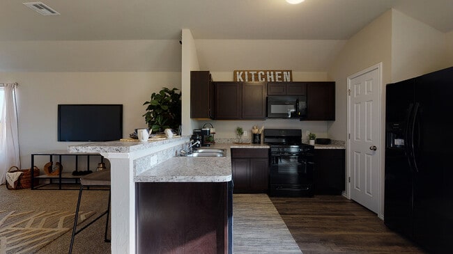 10017 SW 38th St, Mustang, OK 73064 - photo 2