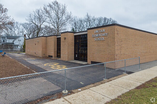 Lincoln Elementary School is a highly rated, public school located in Wheaton, IL.