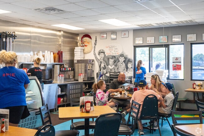 Strawns is a local favorite for Springlake/ University Terrace residents for fresh cooked meals.