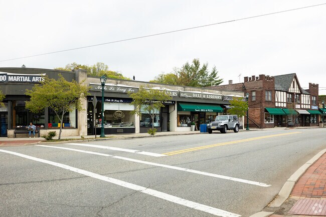 Ho-Ho-Kus has several excellent retail and dining options to choose from.