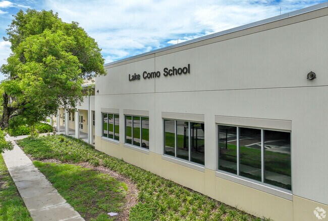 The Milk District's Lake Como School serves grades PK–8 and ranks in the top 50% of Florida schools for math and reading proficiency.
