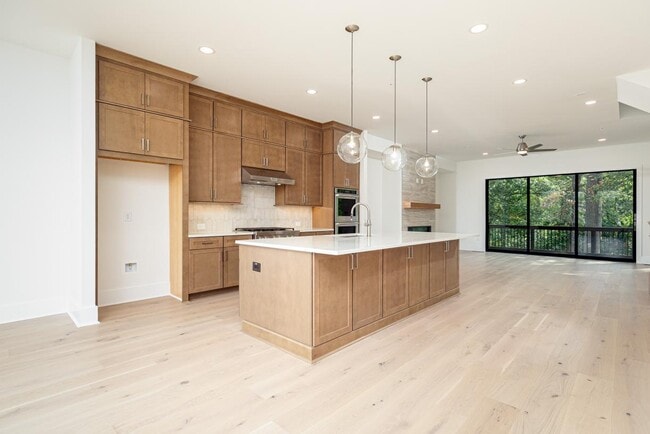 2184 Crestview Dr NE, Brookhaven, GA 30319 - photo 2