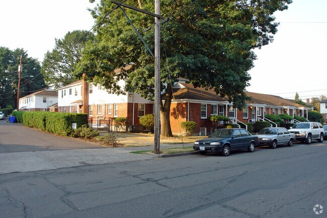 Britney Forest Apartments, Portland, OR 97202 - photo 6