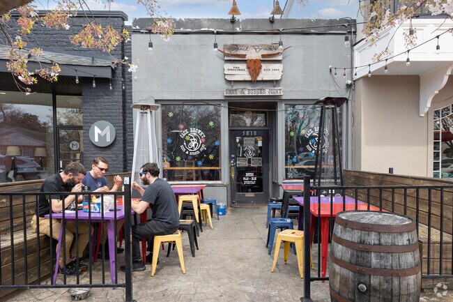 Residents can sink their teeth into a juicy burger at Jack Brown’s Beer & Burger Joint—an iconic Westhampton favorite.