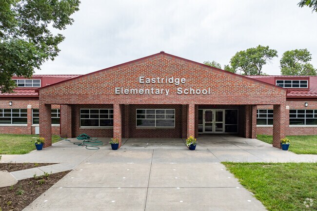 Eastridge Elementary School serves students in grades PK, K-5.