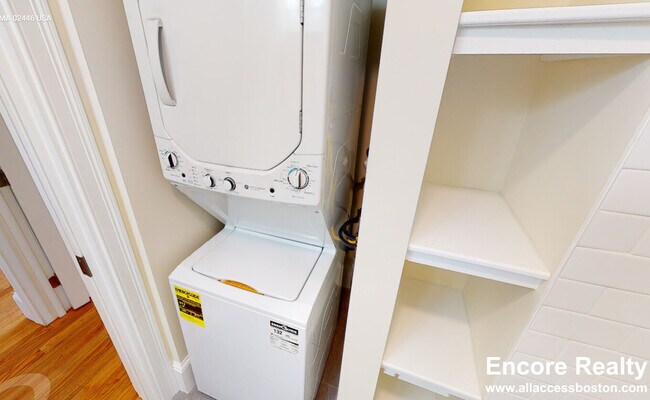 672 Washington St unit 3, Brookline, MA 02446 - photo 5