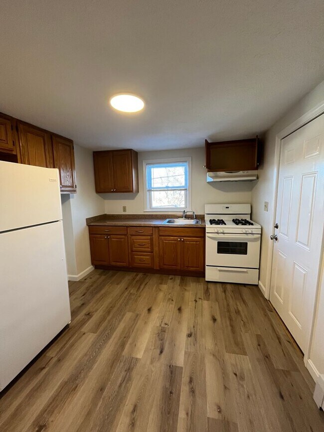 253 Stackpole St Unit 255 Stackpole St, Lowell, MA 01852