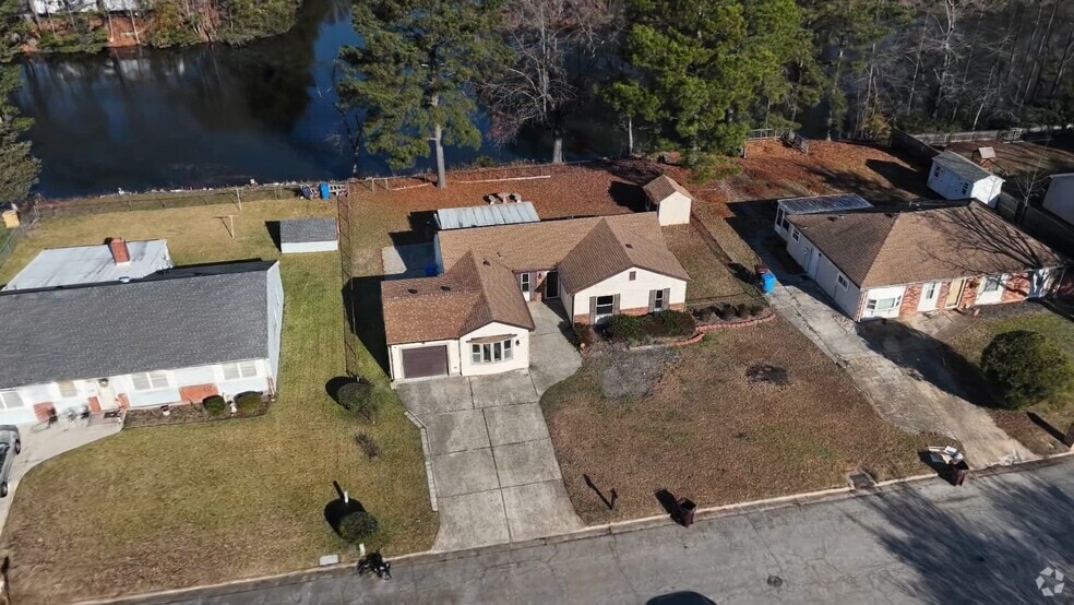 1253 Sir Kay Dr, Chesapeake, VA 23323 - photo 2