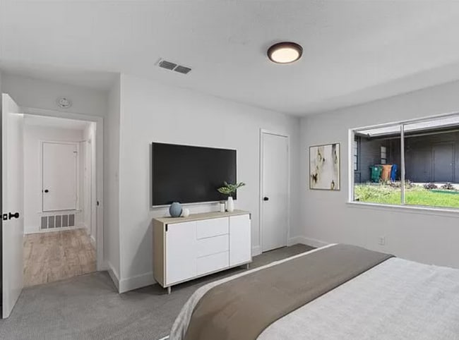 2406 Burleson Ct, Austin, TX 78741 - photo 4