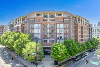 545 W Division St, Chicago, IL 60610