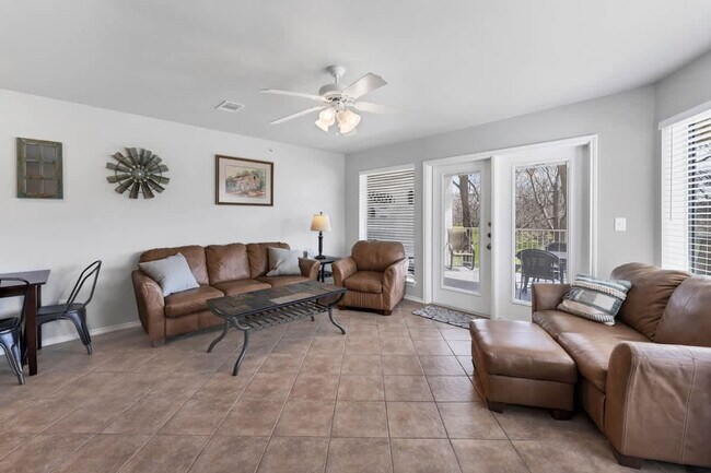 730 E Mather St unit FL1-ID1351230P, New Braunfels, TX 78130 - photo 4