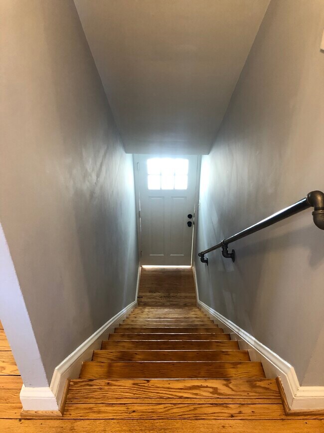 5513 Ashbourne Rd unit B, Halethorpe, MD 21227 - photo 3