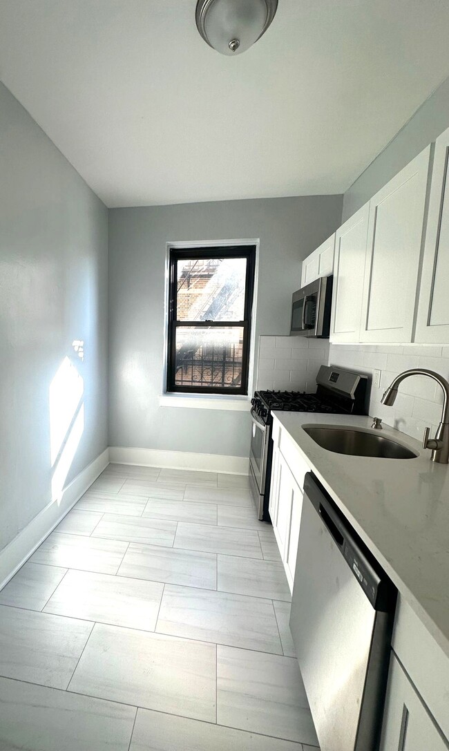 334 Main St, East Rutherford, NJ 07073
