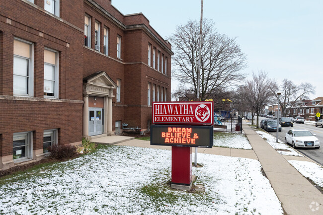Hiawatha Elementary School has an overall Niche grade of C minus.