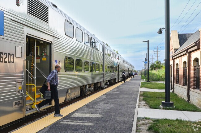 Big Run's Metra station offers direct access to Downtown Chicago.