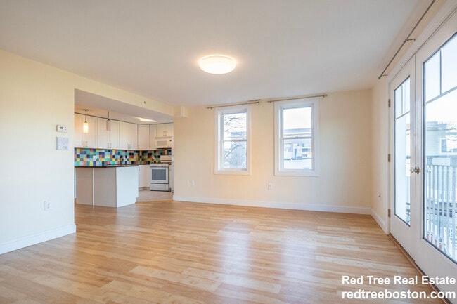72 London St unit 3R, Boston, MA 02128 - photo 3