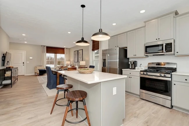 425 Pheasant Run, Elyria, OH 44035 - photo 4