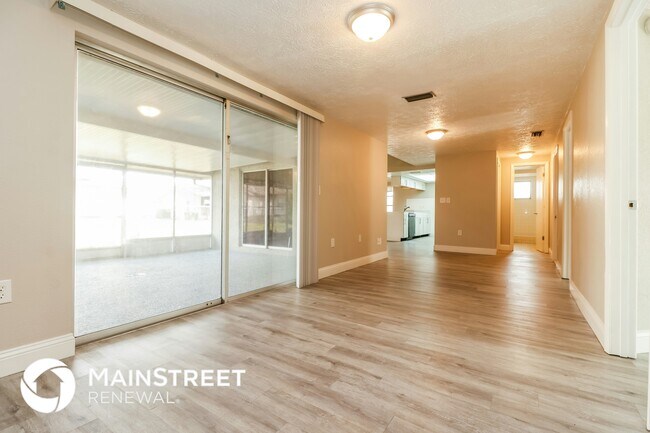 2105 Sugarbush Dr, Holiday, FL 34690 - photo 4