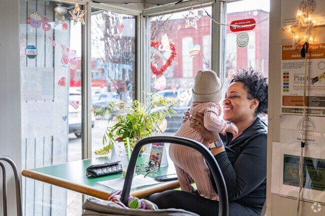 Main Squeeze Juice Bar & Cafe in Tarentum provides Frazer Township a warm and happy atmosphere.