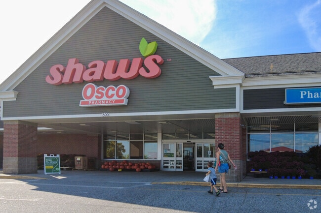 Stop by Shaws for all your pantry staples in Auburn.