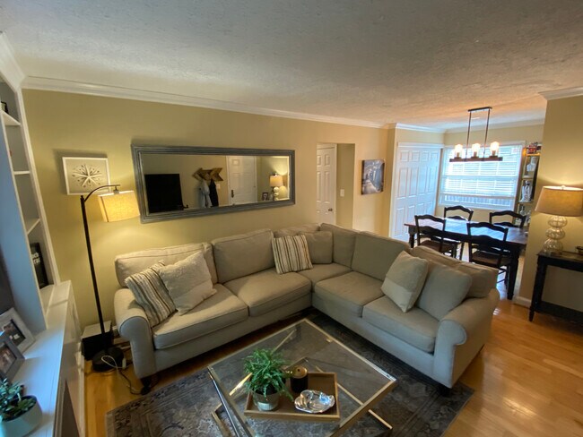 1628 W Abingdon Dr unit 101, Alexandria, VA 22314 - photo 5