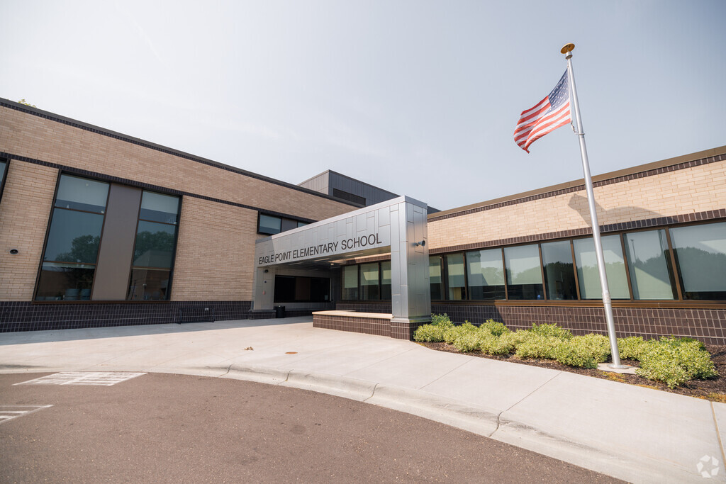 Eagle Point Elementary School provides education in the neighborhood of 
Oakdale