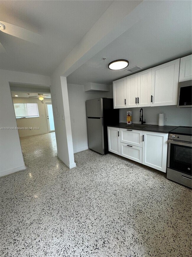 801 SW 8th St unit 5, Miami, FL 33130 - photo 4