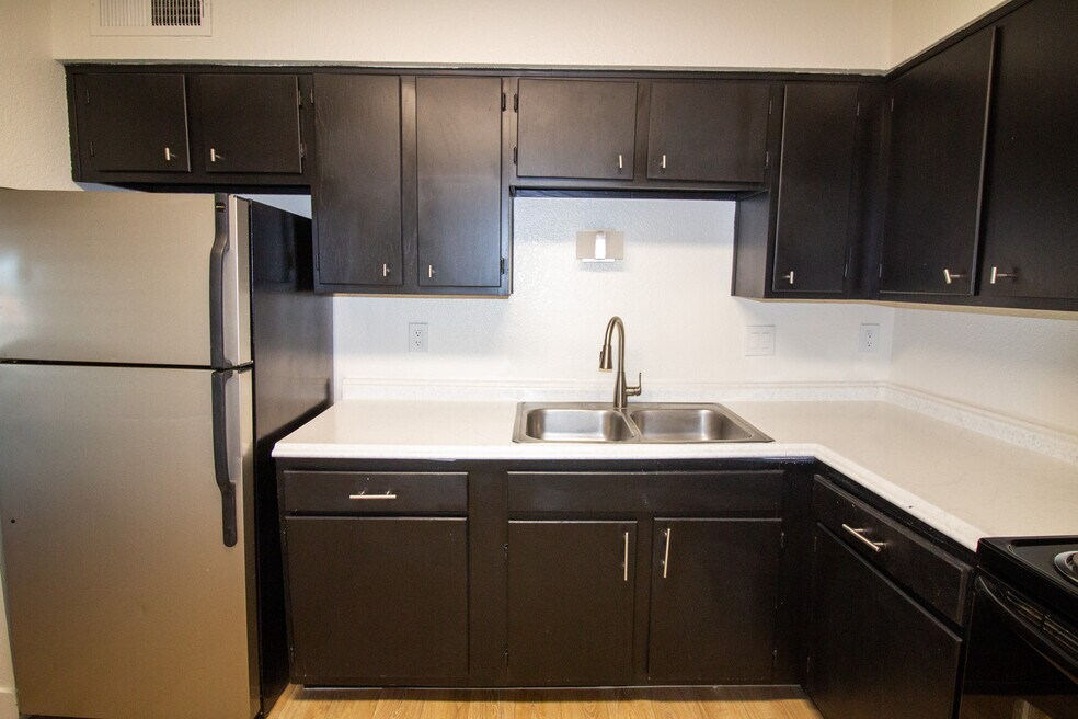 The Manhattan, Mesa, AZ 85203 - photo 1