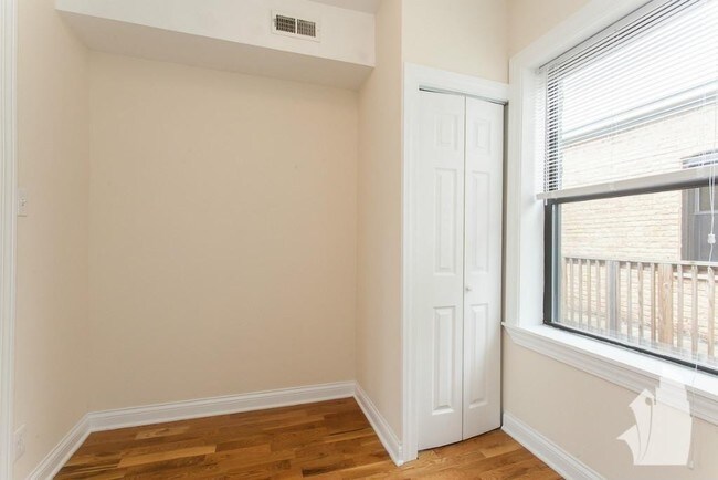 1444 W Byron St unit 3900-2, Chicago, IL 60613 - photo 3