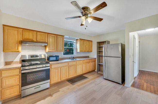 61 Kellum St unit 61 Kellum St, Lindenhurst, NY 11757 - photo 2