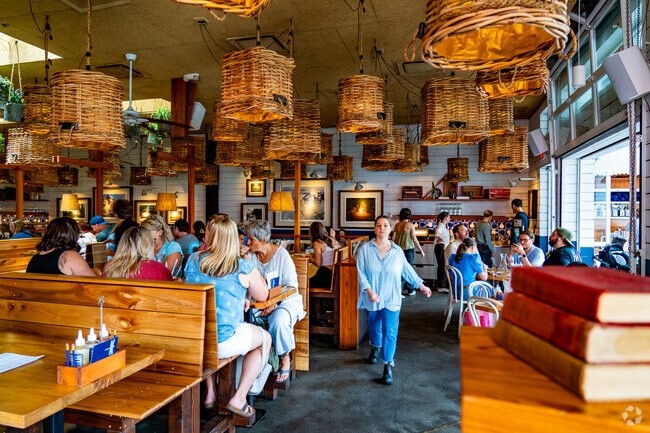 North Hills residents enjoy a wide range of upscale street food & cocktails at Bartaco.