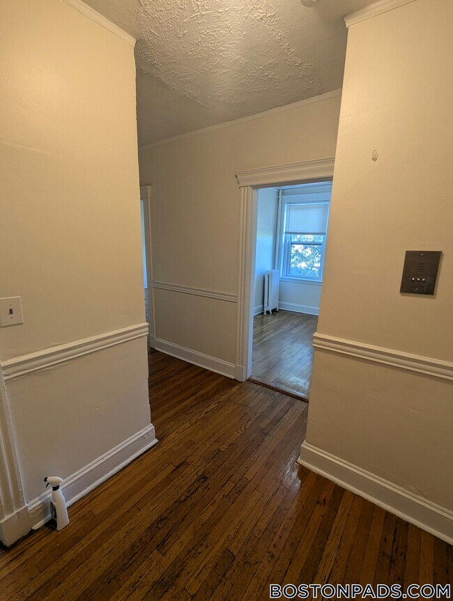 360 Riverway unit 17, Boston, MA 02115 - photo 2