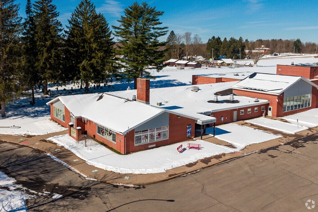 Palermo Elementary in Palermo received a C grade from Niche (2024).
