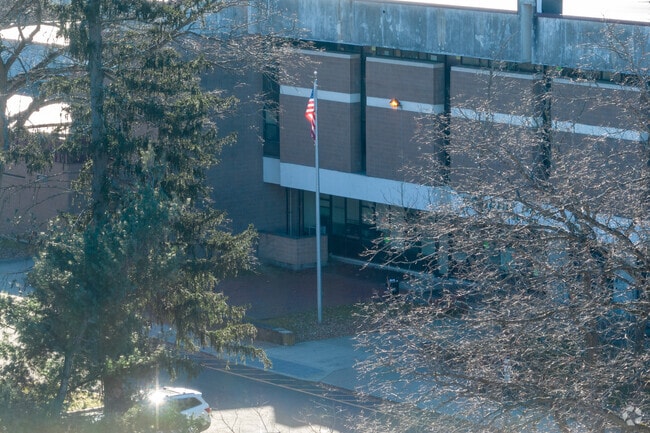 Rogers Park Middle School serves students grades 6 through 8.