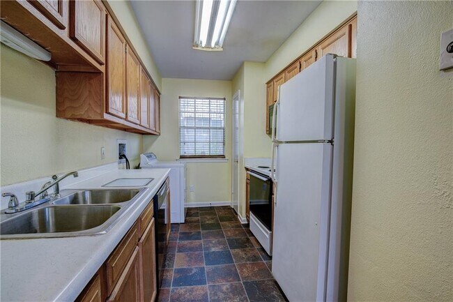 2117 Giuffrias Ave, Metairie, LA 70001 - photo 5