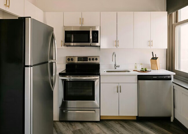 Hotel Houze, Detroit, MI 48226 - photo 3