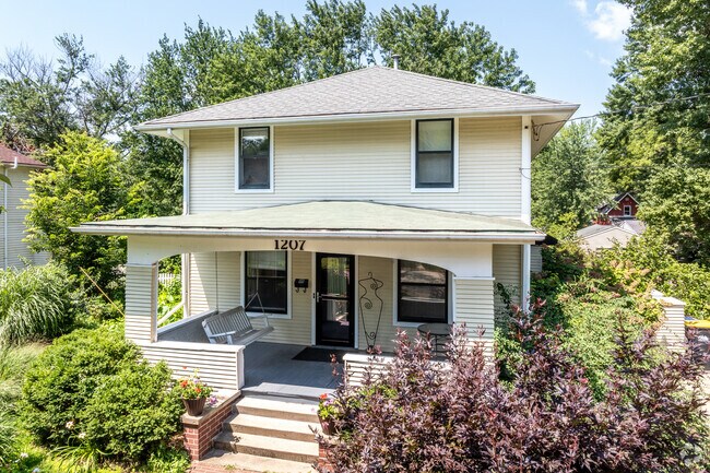 A few larger American Foursquare homes can be found near Plum Grove Historical Site.
