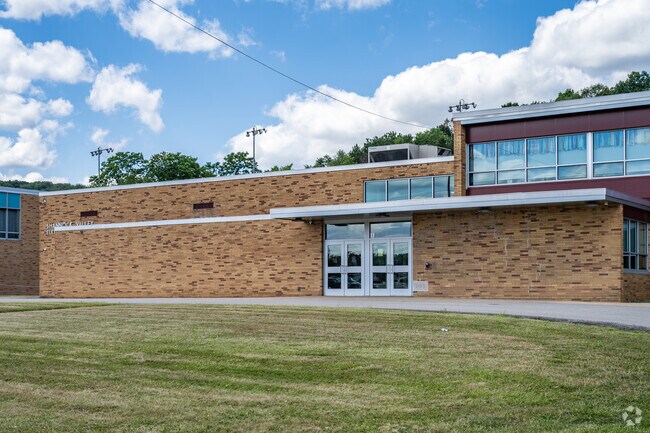 Shannock Valley Elementary School has a score of a B- on Niche.