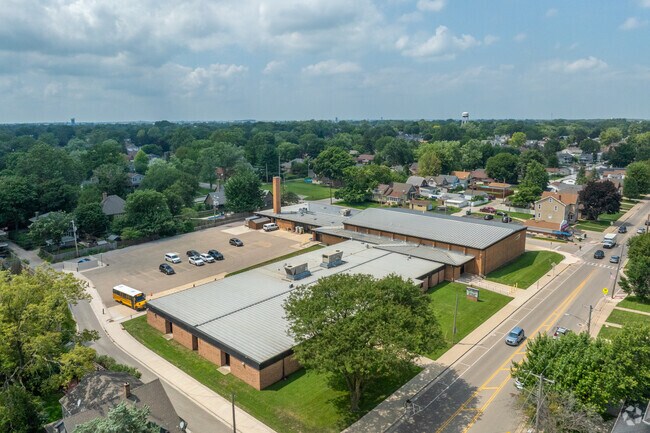 Lincoln Junior High School offers plenty of AP and Honors courses.